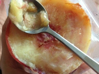 step2: 可以直接用匙一羹一羹刮成刨冰出來吃（有攪拌機可以打成蓉配乳胳也非常美味）