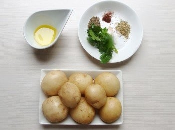 step1: 準備材料。巴西里或香菜(九層塔或蘿勒亦可)切末。