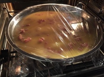 step5: 蓋上保鮮紙，大火蒸12-15分鐘。