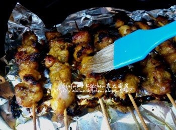 step12: 再取出將串燒每面掃上蜜糖水 , 再入焗爐轉200C上火 , 每面焗多5分鐘