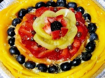 step4: 剪碎果凍…… 散落在批撻上不同位置！  雪凍即可！