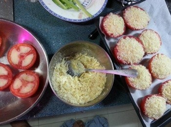 step5: 將寶雲酥料釀上已釀了薯蓉的蕃茄上