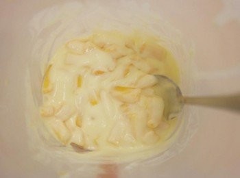 step13: 加入切成丁狀的芒果拌一拌放入冰箱冷藏!!