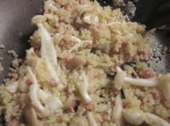 step7: 將煮好的蔾麥和作法6.<span class="group_2">內餡</span>稍拌,再加入作法5.<span class="group_5">白醬</span>拌勻(試一下味道不夠鹹再調味)