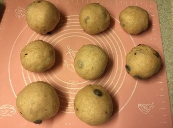 step3: 分割60g x 8份小麵團, 滾圓