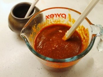step4: 把果泥加入其餘醬汁材料, 便成豬肋排醃汁