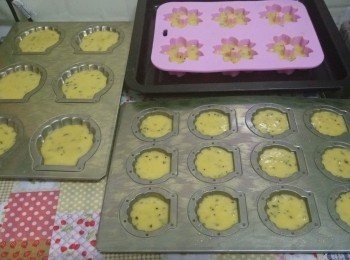 step6: 倒入已抹油的餅模，２００度 焗１５分鐘