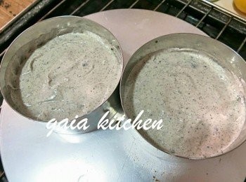 step8: 先將黑芝麻口味倒入模，