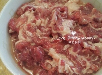 step2: 牛柳用<span class="group_2">牛肉醃料</span>醃約30分鐘, 備用