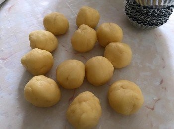 step4: 取出麵糰分割成12份