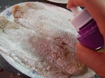 step6: 將魚噴上油或印上油