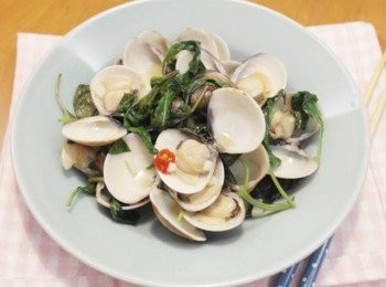 step4: 完全是我的最愛呀:) 九層塔蛤蠣好香唷~~~~