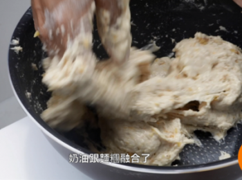 step4: 開始揉麵團,成型後加入奶油繼續揉出筋