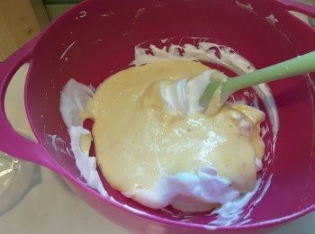 step9: 全部倒回蛋白霜中