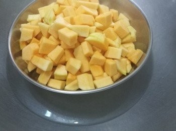 step2: 將南瓜隔水蒸約25分鐘 。