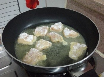 step4: 用半煎炸方法炸熟，撈起，