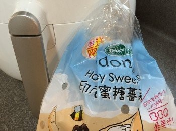 step1: 蜜糖蕃薯洗淨外皮抹乾。