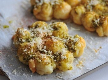 step6: 灑上芝士碎及紅椒粉