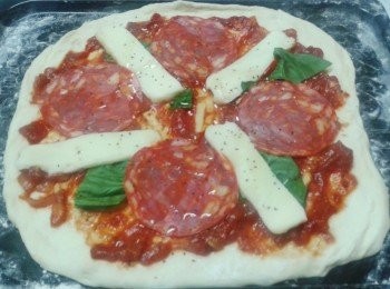 step6: 放入焗爐250度焗7至8分鐘或至麵皮邊緣金黃色及起司溶化即成！