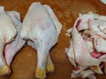 step2: 剪去多餘的肥膏，因為實在太肥了，再要拔毛美白一番，