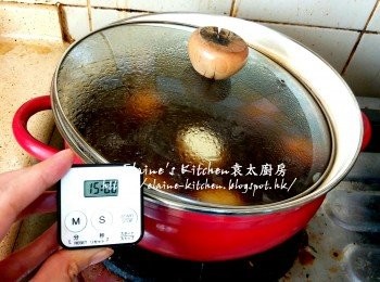 step8: 再蓋上蓋繼續用慢火煲15分鐘