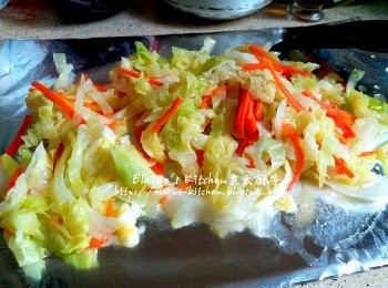 step9: 蓋上蓋用中火煮3分鐘至軟身後盛起 , 放在錫紙上待涼