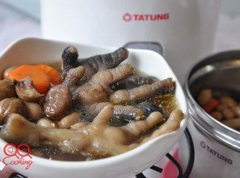 step7: 大同電鍋的簡單幾個步驟，就可以做出補充膠質的燉品，燉的軟爛湯頭入味，為自己補一下喔~