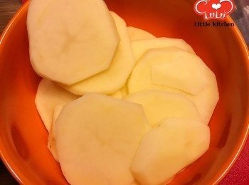 step6: 加少許油拌勻薯片