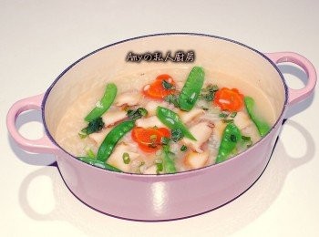 step3: 完成前放入蔬菜及鮑魚切片和鮑魚湯汁一起煮滾