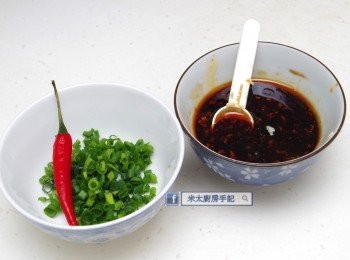 step3: 將<span class="group_3">紅油汁</span>拌勻。
