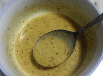 step4: 把芝麻醬調味料拌勻到糖全溶解做可。