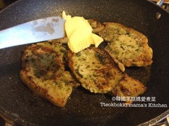 step5: 加入適量牛油煎多一會即可。