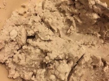 step3: 芋頭粒用水烚5分鐘備用；