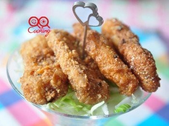 step6: 將高麗菜絲鋪底，炸好的黑糖咖啡豚里肌放在上層，就可以嚕!