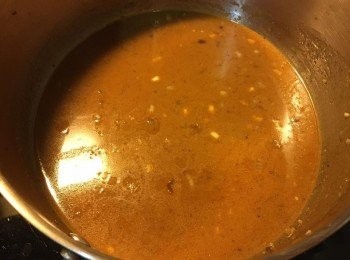 step5: 然後倒入清雞湯轉大火煮滾，之後落糖、胡椒粉、麻油調好味