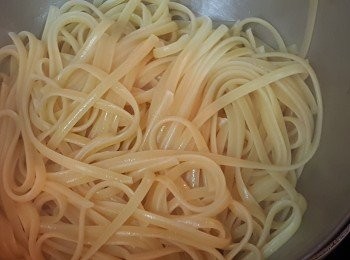 step5: 當意粉煮好後盛起，瀝水，備用。