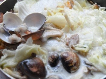 step10: 蛤蜊開口時將殼去除