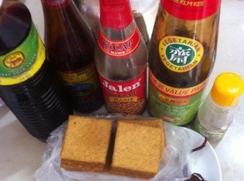 step1: 預備<span class="group_1">食材</span>
將豆腐，辣椒幹，大蒜洗淨待用。