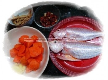 step1: 紅衫魚去內臟，洗淨，用廚房紙抹乾水份。