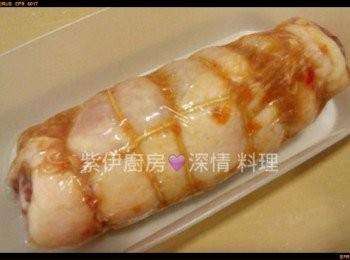 step5: - 將醃料搽上雞卷, 用保鮮紙包好
- 放雪櫃最少3小時 (醃過夜更好)