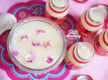 step5: 還可以加上數片乾燥玫瑰片，增加香氣，製造不同的風味喔~