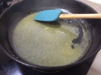 step5: 再榨入檸檬汁攪均關火即成, 喜歡的可以加入香草, 如pasley 味道更突出 (由於家中小朋友多不愛香草味 所以沒有添加)