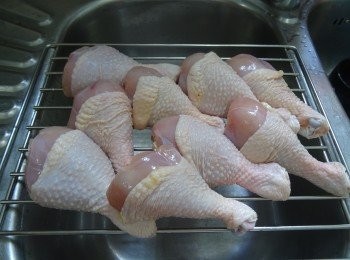 step1: 雞下脾解凍， 洗淨抹乾