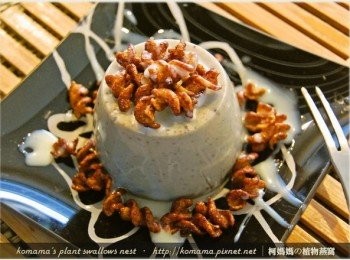 step4: 最後再淋上煉乳來增味，不到1分鍾，一道創意甜品宣告完成！