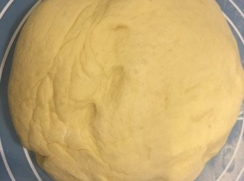 step1: 先將所有材料放進麵包機製作麵糰（肉鬆）除外，需時大約一小時，然後取出。