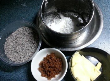 step4: 預備好所有材料:底粉過篩,淡牛油待軟