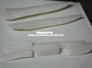 step4: 如果是要醃漬蘿蔔，就要再切成三段，才可製做