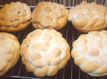 step5: 包上加上綿花糖，將綿花糖焗理金黃色。
每個爐溫唔同，自行決定！我爐多十分鐘。