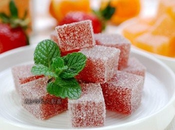 step14: 夢幻色澤的法式軟糖,咬下一口...天然的水果香味慢慢自口中化開,這款水果軟糖是改良版的QQ軟糖,喜歡QQ口感的朋友們一定會喜歡。