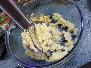 step3: 將薯仔壓成蓉